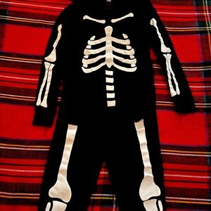 Kid’s Skeleton Halloween Pajamas 💀 Size 10